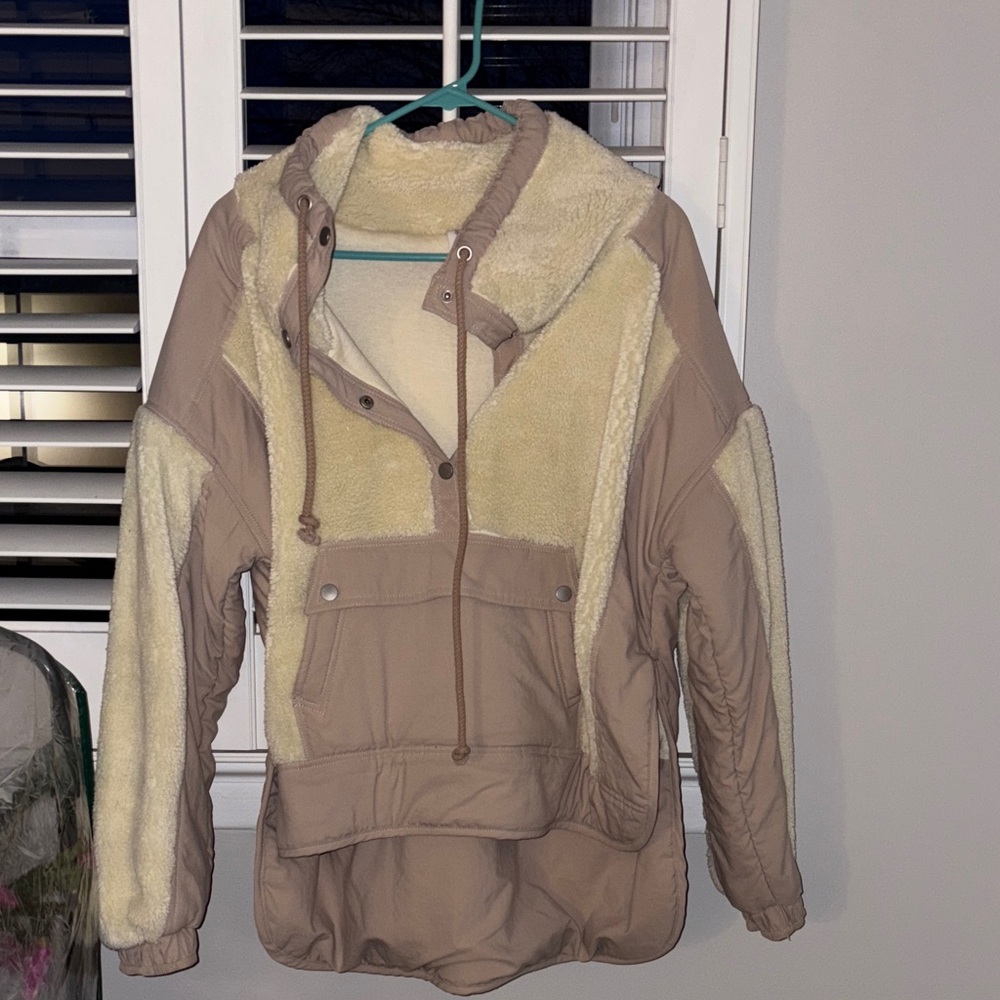 Daily practice Sherpa pullover size medium